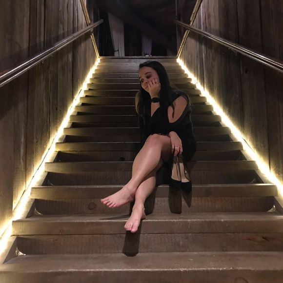 Meet your Posher, Nicole - Picture 1 of 1